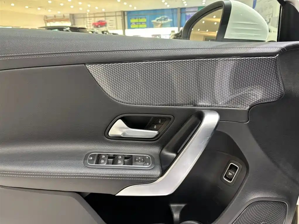 Mercedes-Benz A-Class 2019 A 180 L Sport Sedan фото 11
