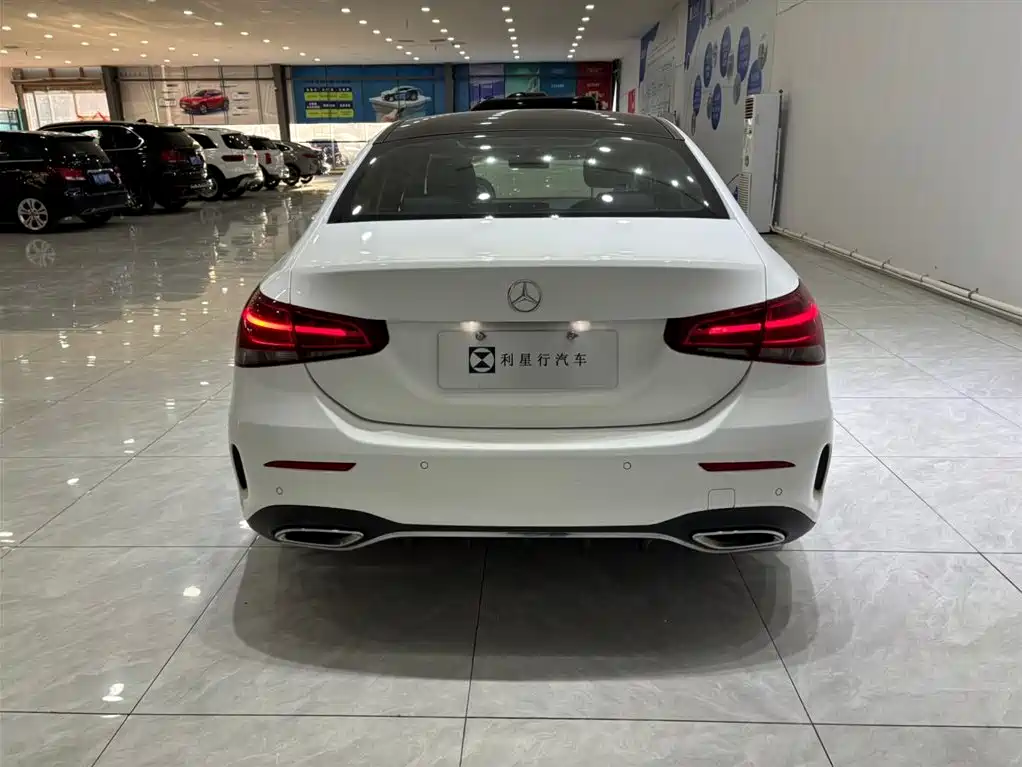 Mercedes-Benz A-Class 2019 A 180 L Sport Sedan фото 5