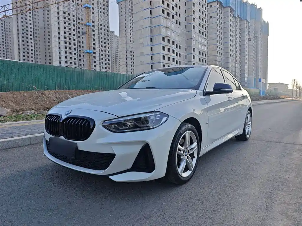 BMW 1 Series 2022 120i M Sport Shadow Edition фото 2