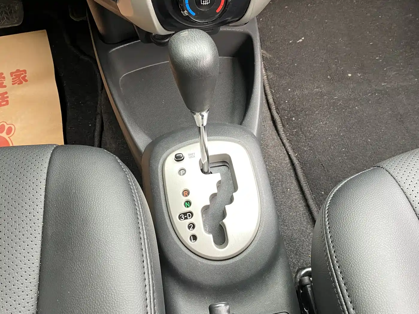 Toyota Yaris 2011 1.6E Auto Charm Edition фото 12