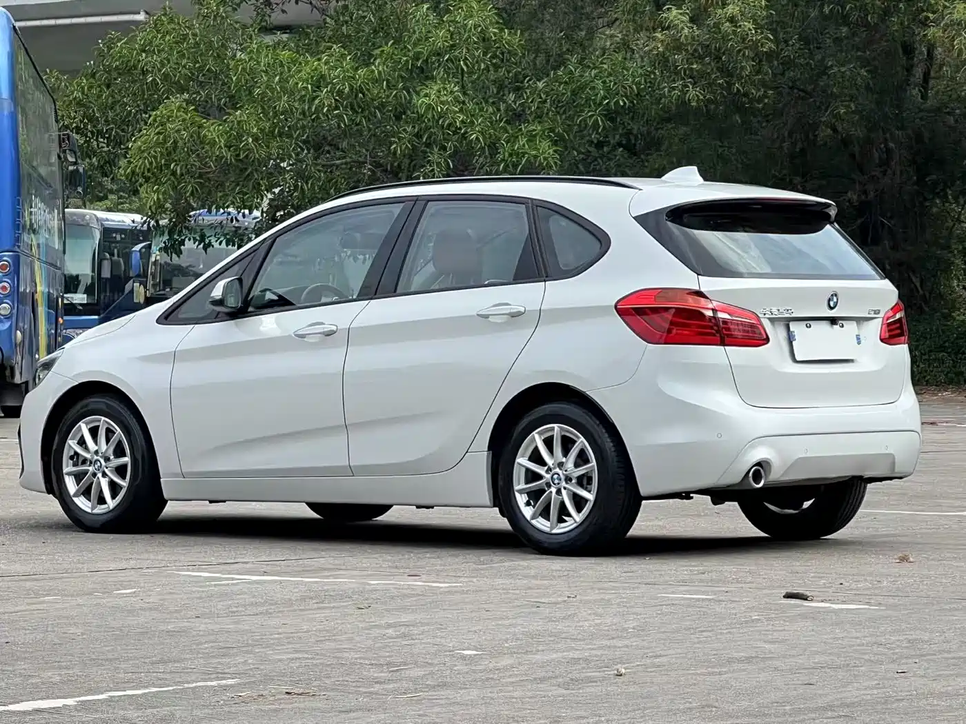 BMW 2 Series Touring 2019 218i Leading фото 6