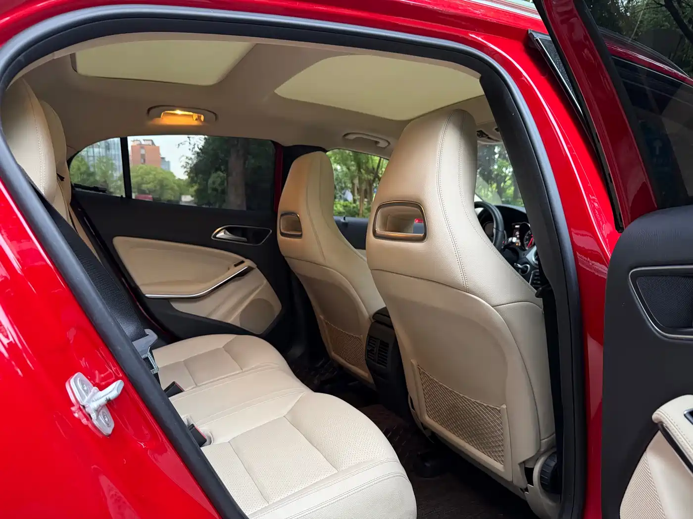 Mercedes-Benz GLA 2015 GLA 220 4MATIC Fashion Edition фото 7