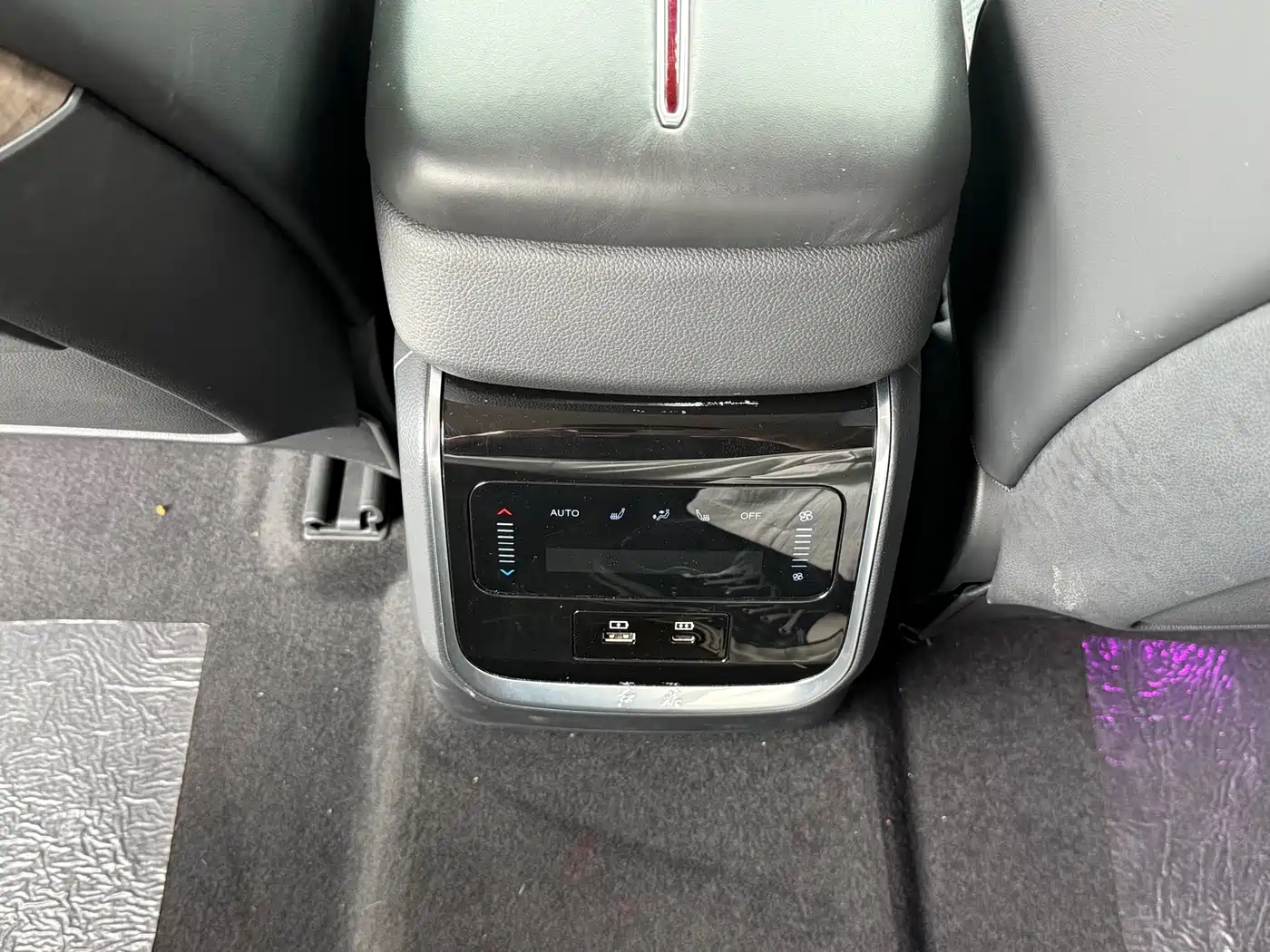 Hongqi HS7 2023 2023 2.0T Automatic 4WD Flag Leader Edition (6-seater)