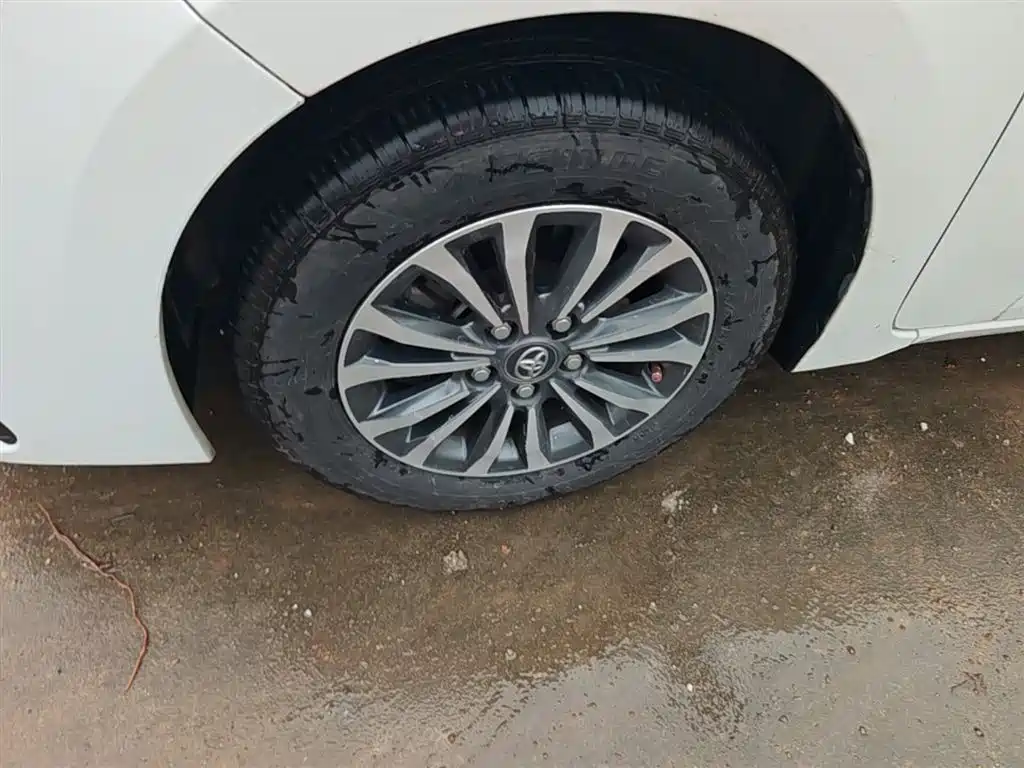 Toyota Corolla 2017 Facelift 1.2T S-CVT GL фото 23