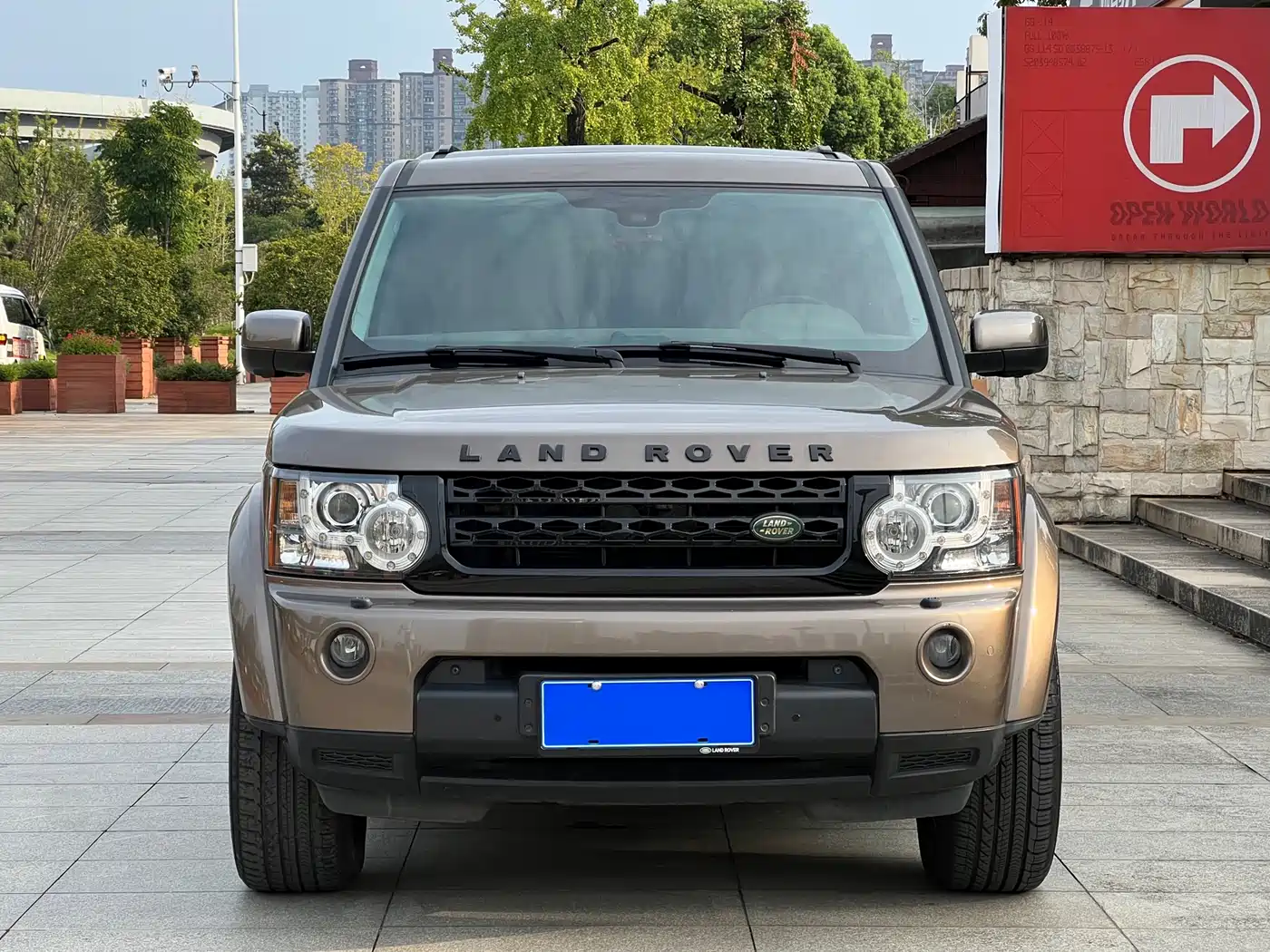 Land Rover Discovery 2010 4.0 V6 HSE Petrol фото 2