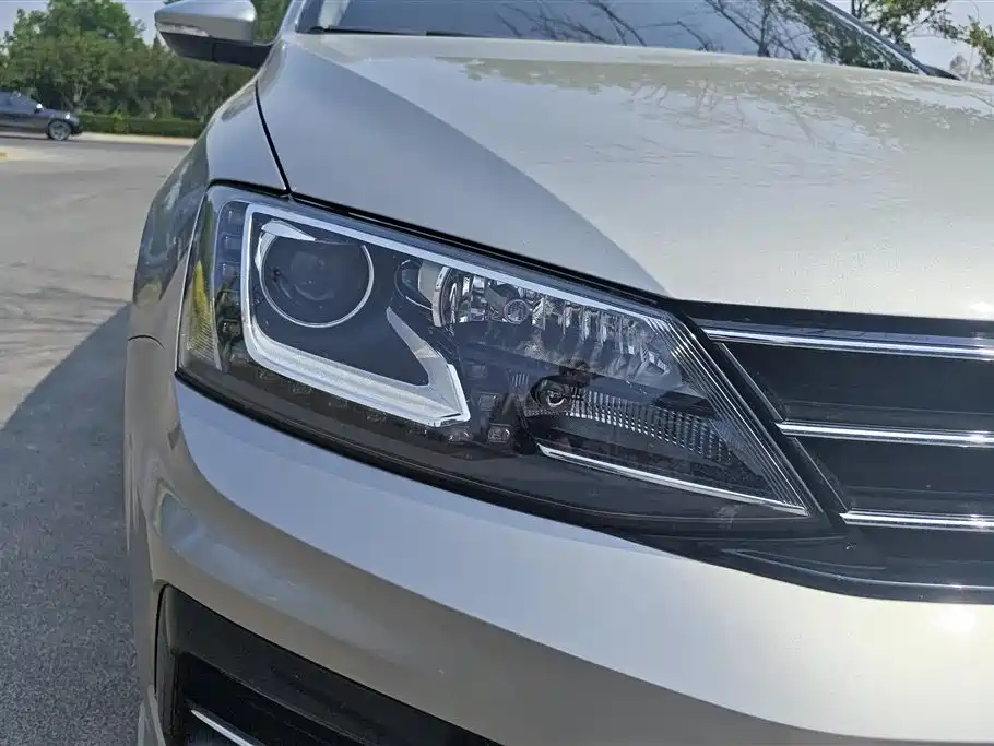 Volkswagen Sagitar 2018 280TSI DSG Spark Edition фото 5