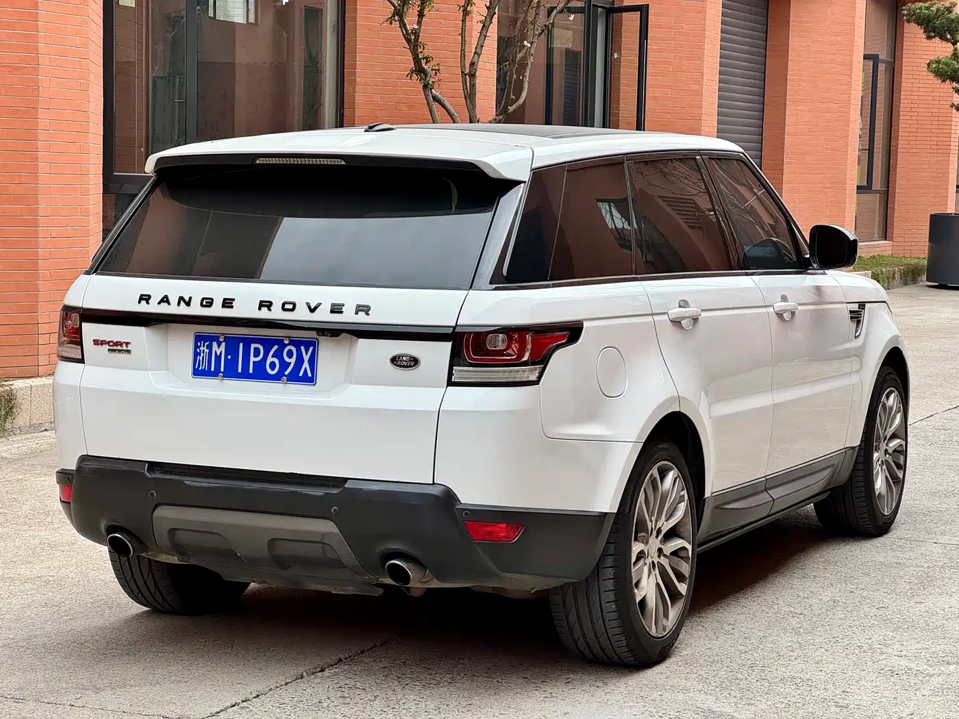 Land Rover Range Rover Sport 2016 Model 3.0 SC V6 HSE DYNAMIC фото 5