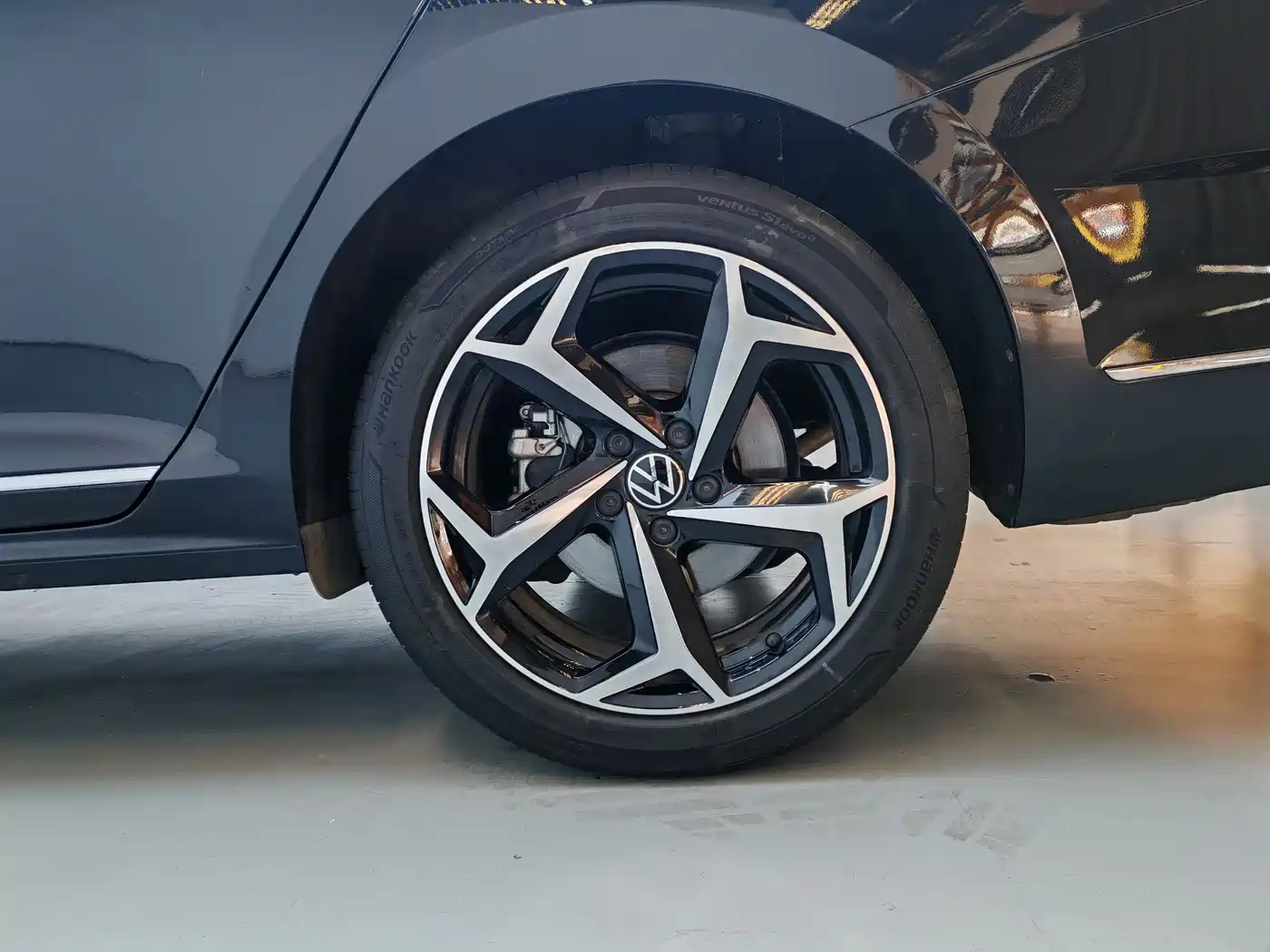 Volkswagen Passat 2024 380TSI Elite Edition фото 15