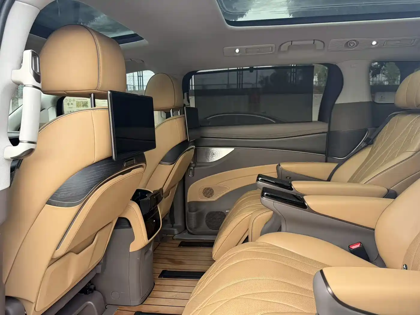 Denza D9 2024 DM-i 980 AWD Prestige фото 5