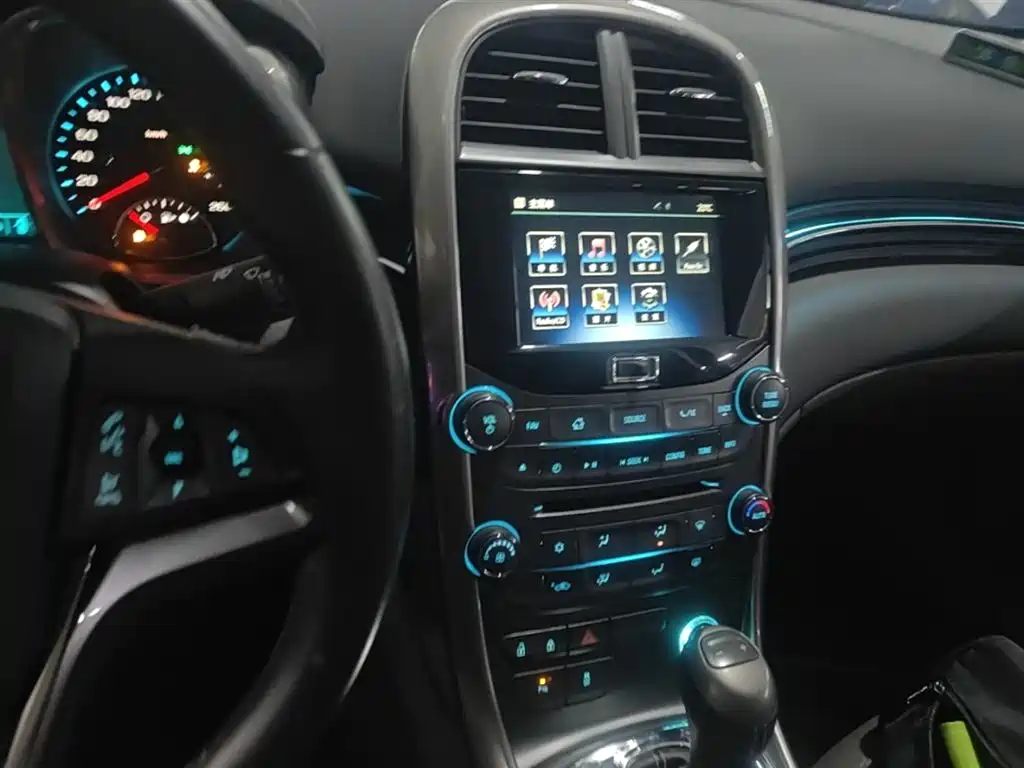 Chevrolet Malibu 2014 2.0L Automatic Luxury фото 13