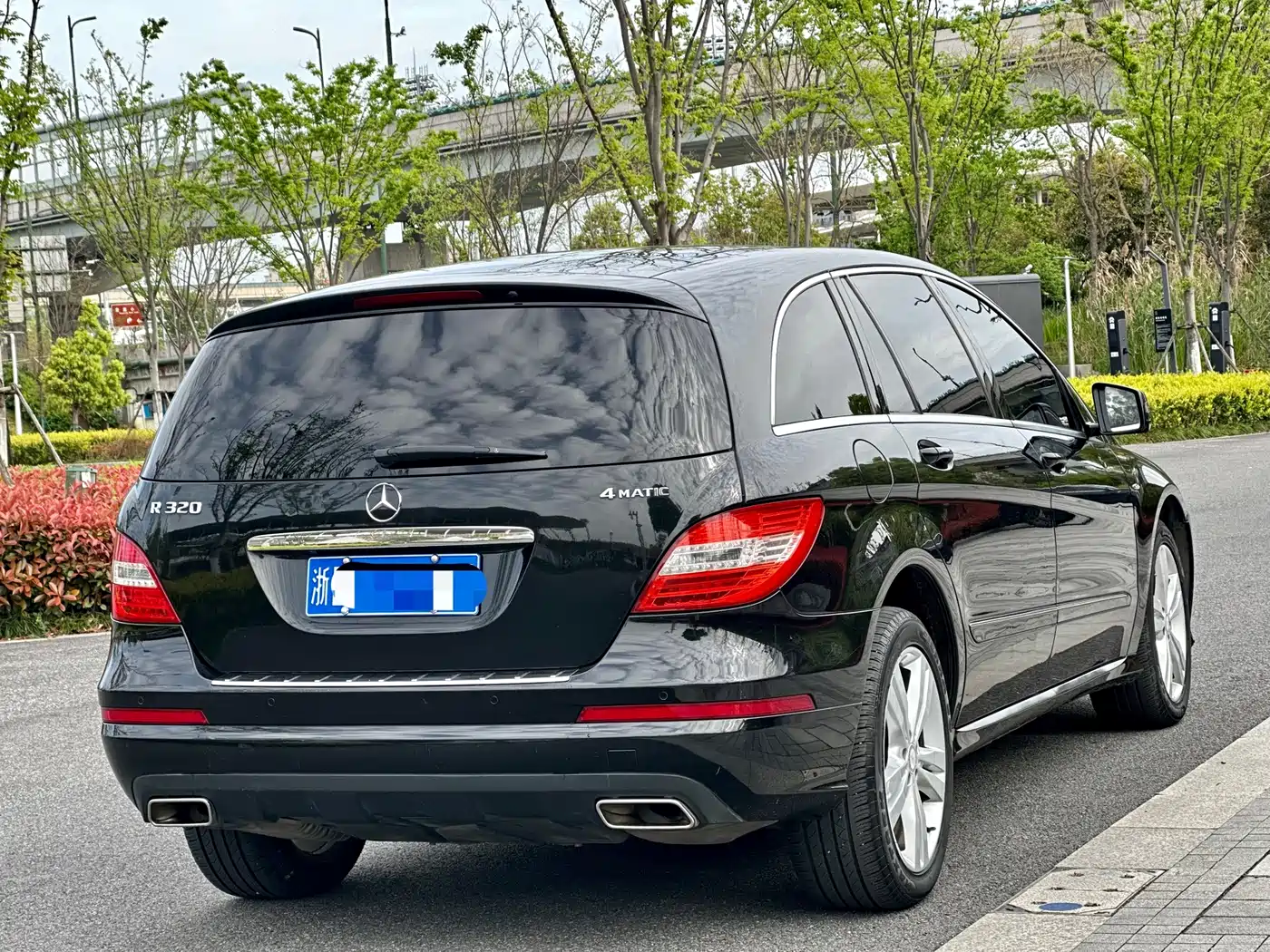 Mercedes-Benz R-Class 2017 R 320 4MATIC Luxury Collector's Edition фото 6