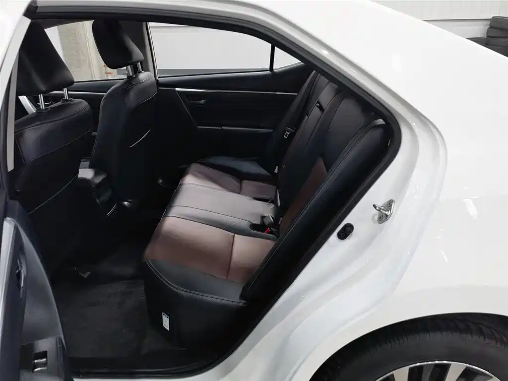 Toyota Corolla 2018 Hybrid 1.8L E-CVT Smart Edition фото 15