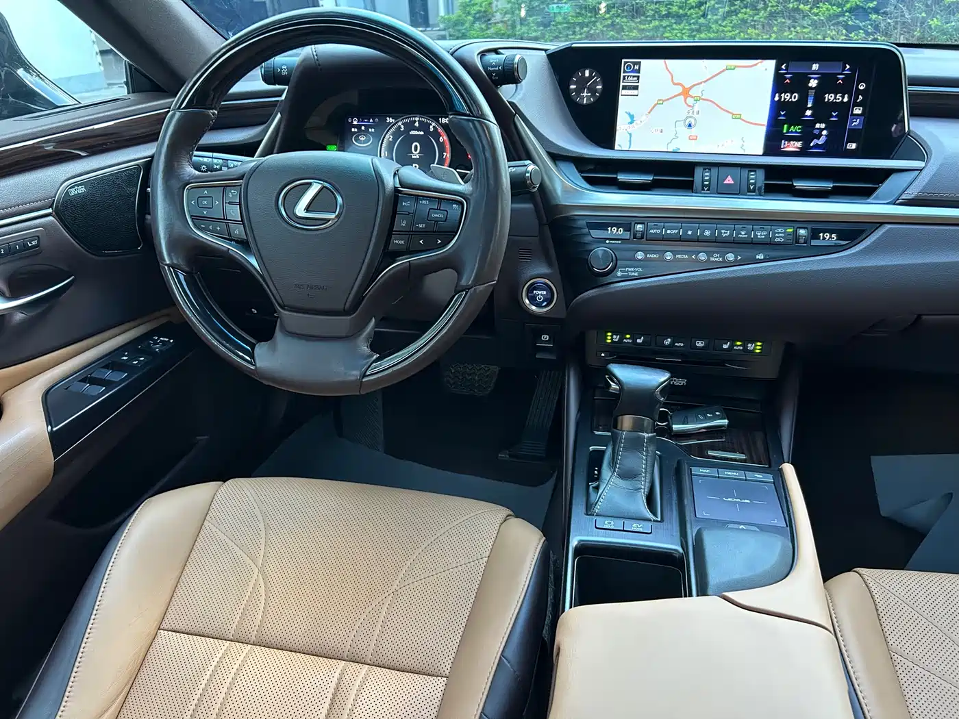 Lexus ES 2018 300h Executive Edition China V фото 21