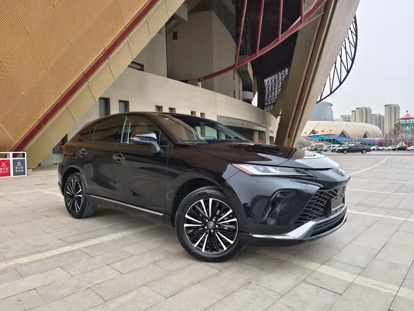 Toyota Venza 2022 2.0L CVT 2WD Premium фото 3