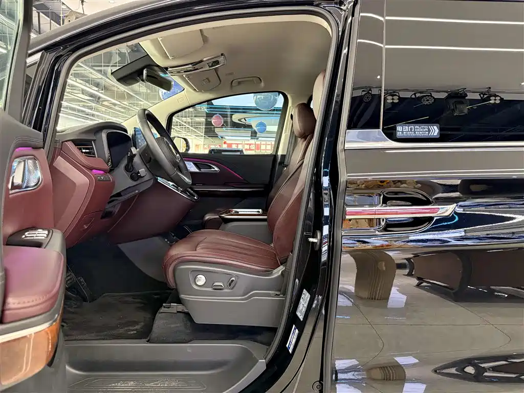 Hongqi HQ9 2023 2.0T Smart Connect Flag Enjoy Edition фото 4