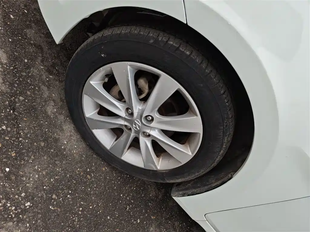 Hyundai Verna 2014 1.4L Manual Top TOP фото 23