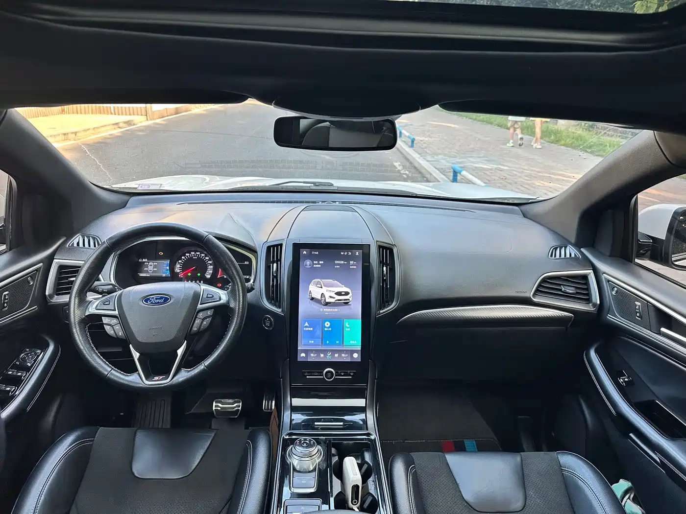 Photo 12 - Ford Edge