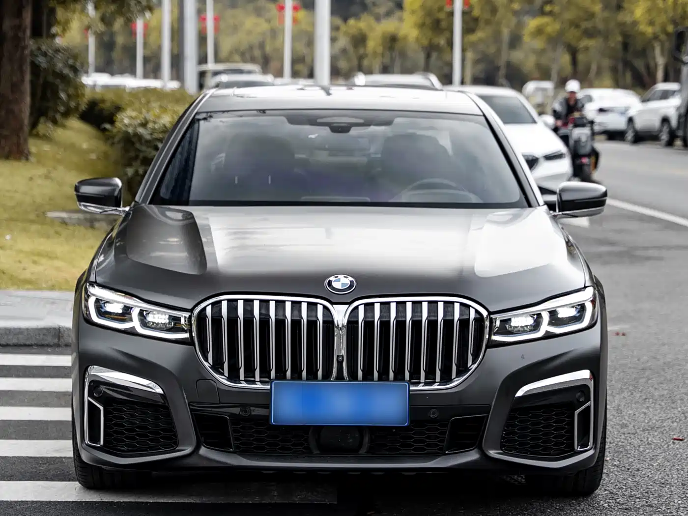 BMW 7 Series 2019 740Li xDrive Executive M Sport Package фото 2