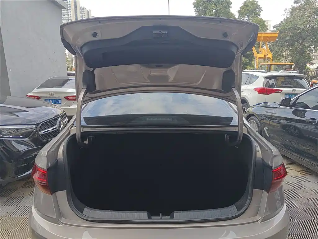 Volkswagen Sagitar 2021 280TSI DSG Luxury Smart Connect фото 9