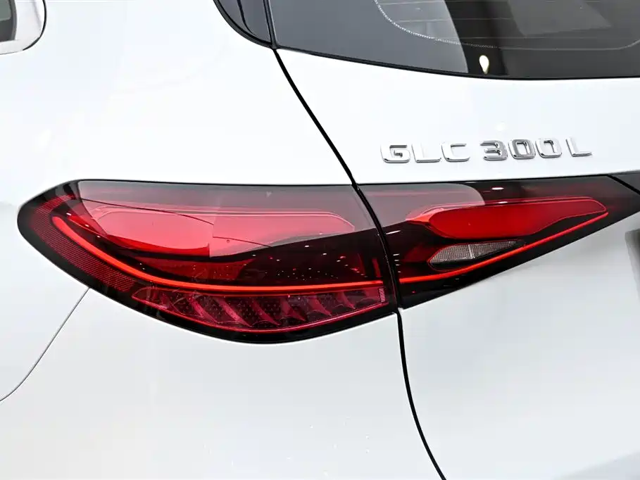 Mercedes-Benz GLC 2023 GLC 300 L 4MATIC Sport 5-Seater фото 9