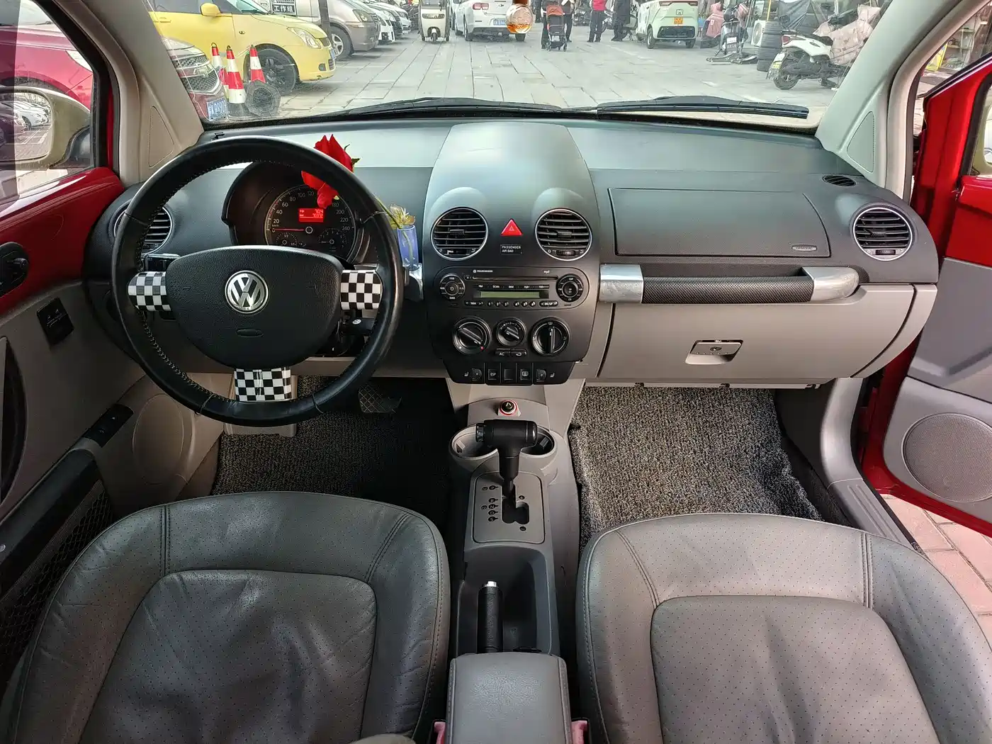 Volkswagen Beetle 2008 1.8T AT Luxury фото 5