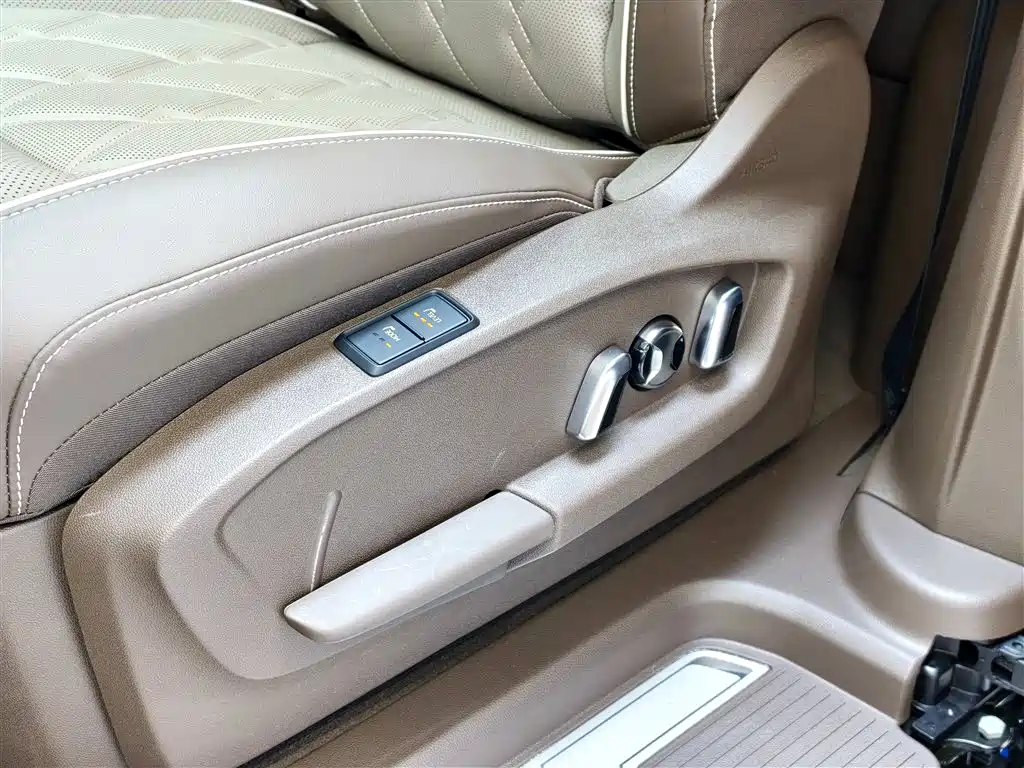 Volkswagen Viloran 2024 380TSI Executive Edition фото 17