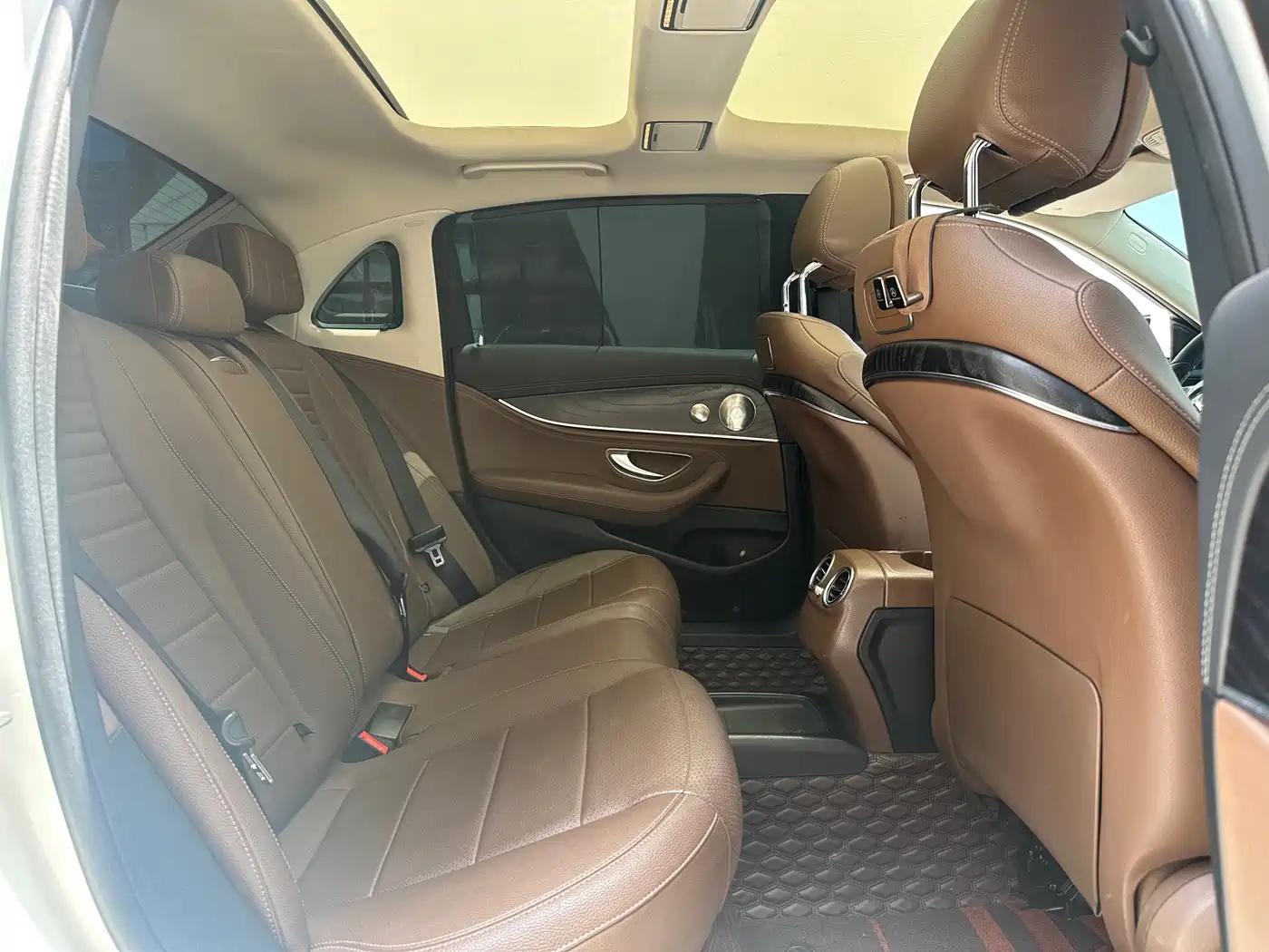 Mercedes-Benz E-Class 2017 E 300 L Sport Luxury фото 14