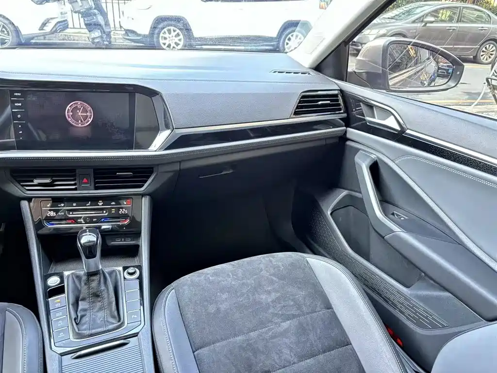Volkswagen Sagitar 2021 280TSI DSG Luxury Smart Connect фото 14