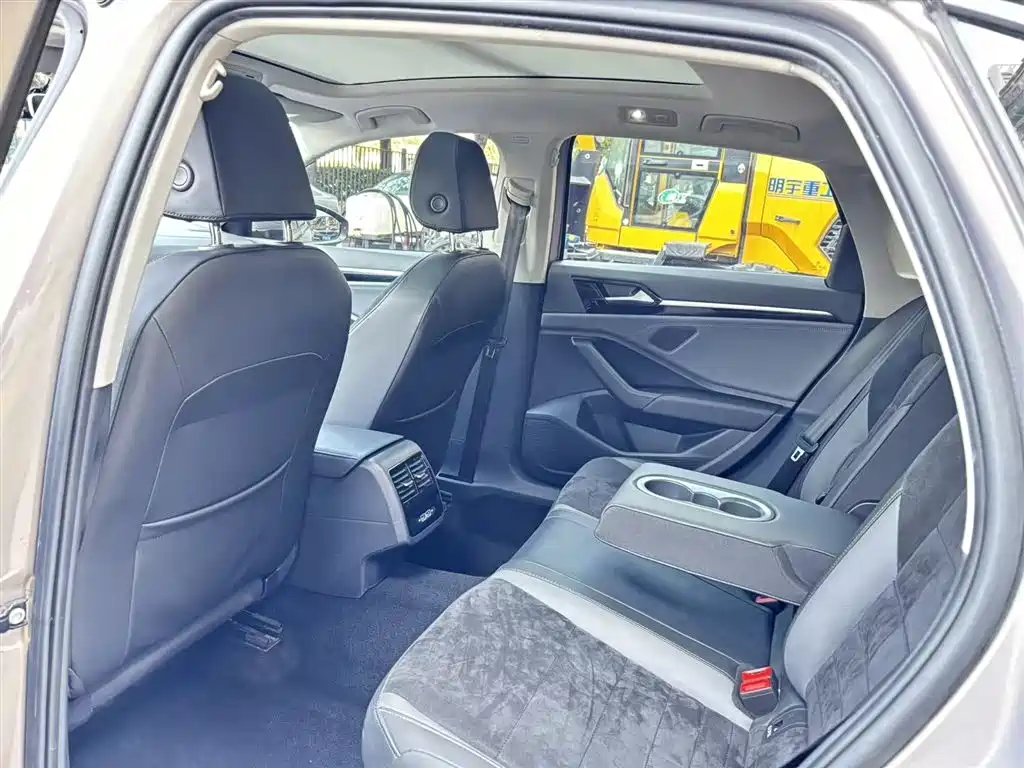 Volkswagen Sagitar 2021 280TSI DSG Luxury Smart Connect фото 18