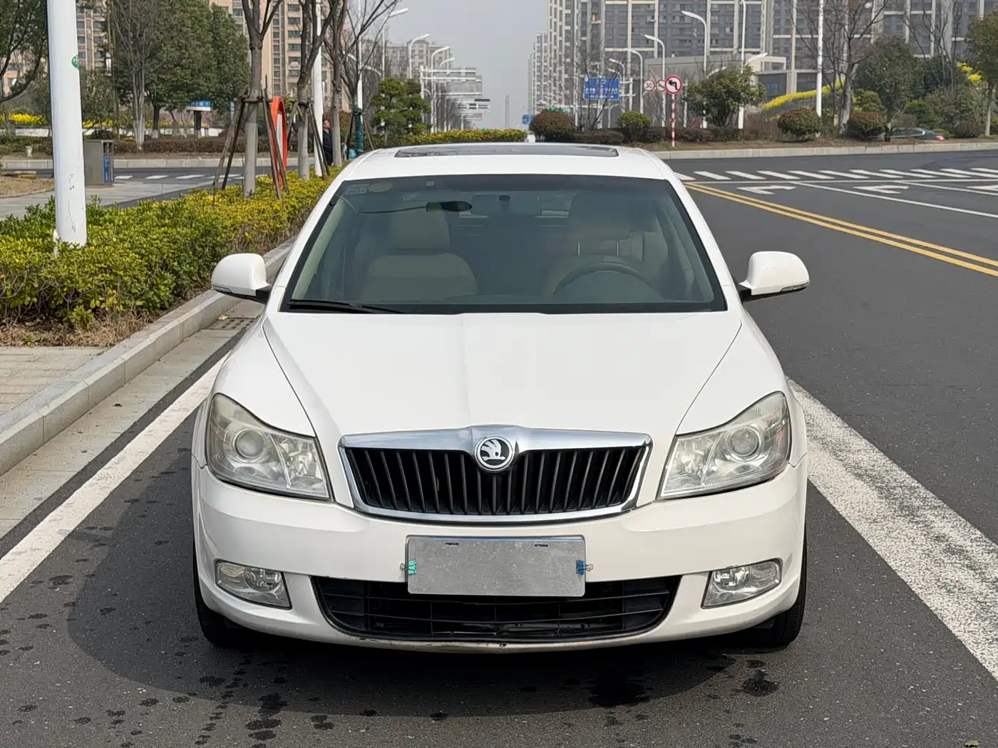 Škoda Octavia 2015 Classic 1.6L Automatic Elite Edition фото 2