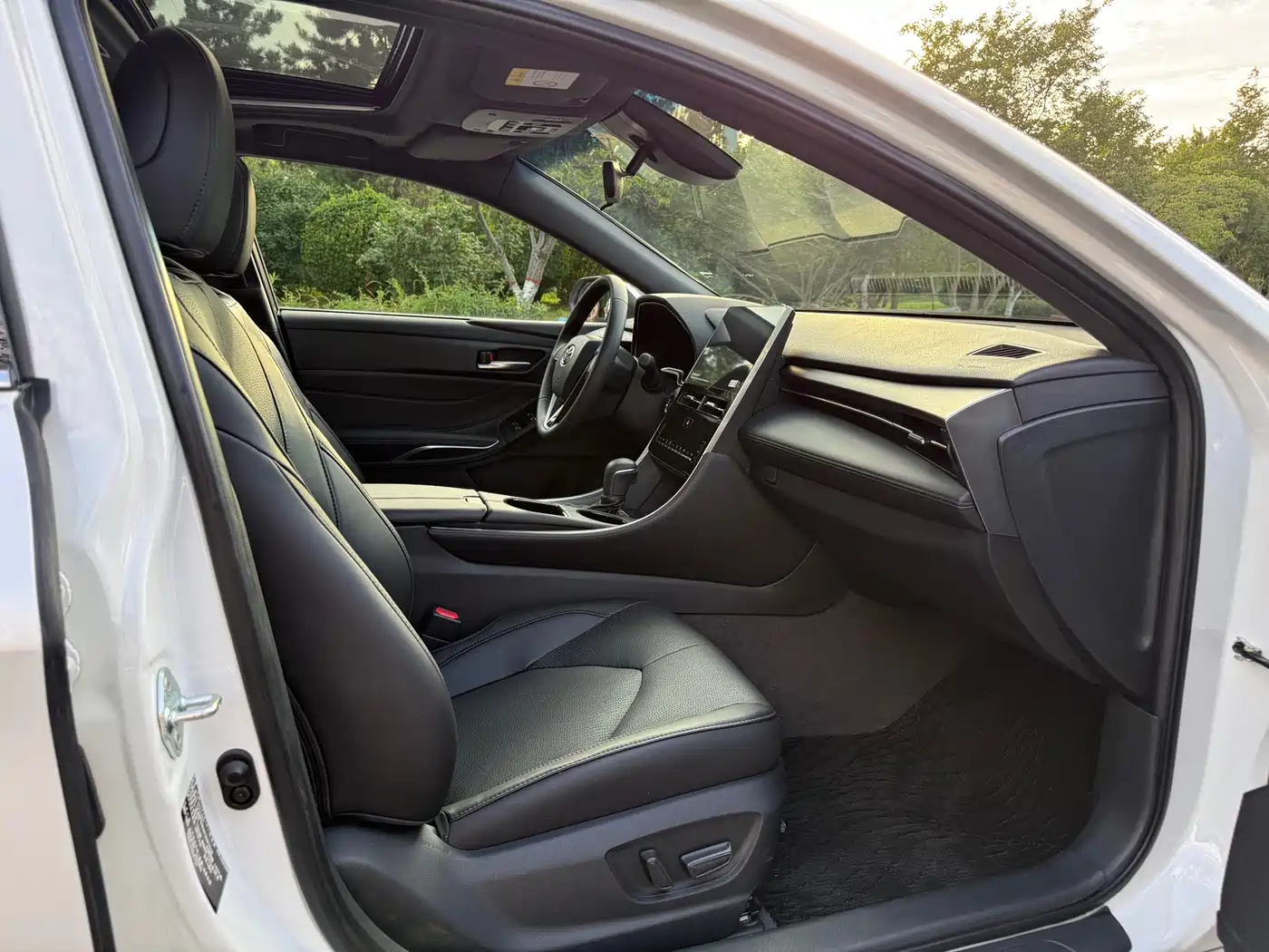 Toyota Avalon 2023 2.0L Luxury Edition фото 13
