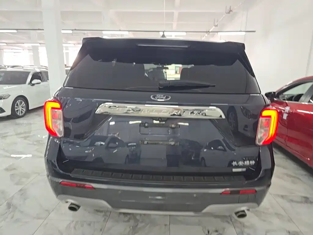 Фото 6 - Ford Explorer