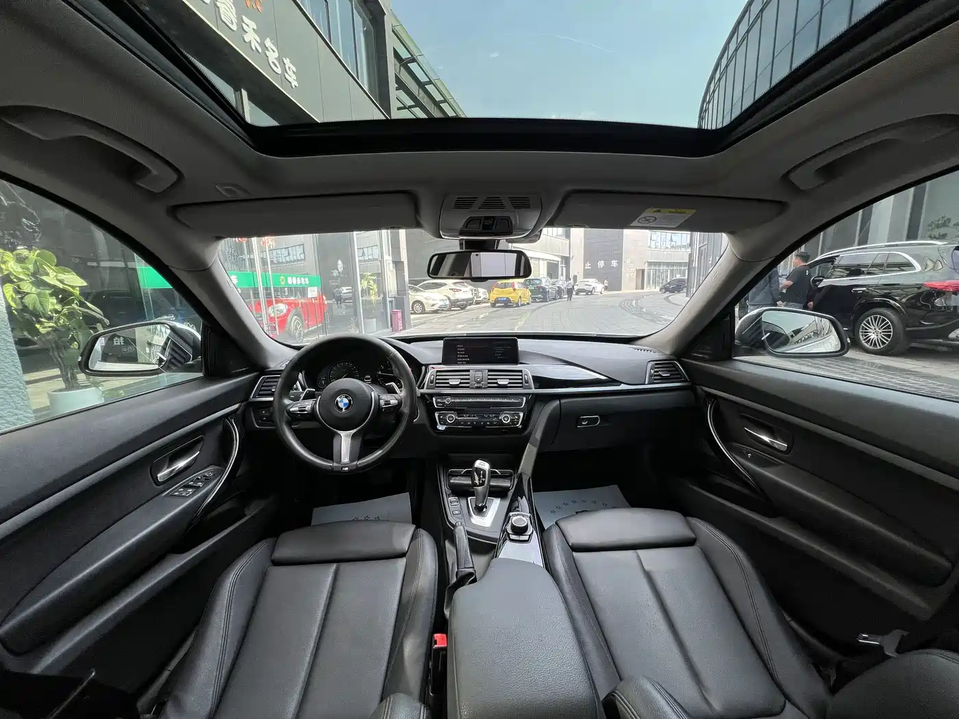 BMW 3 Series GT 2018 320i Luxury Design Package фото 9