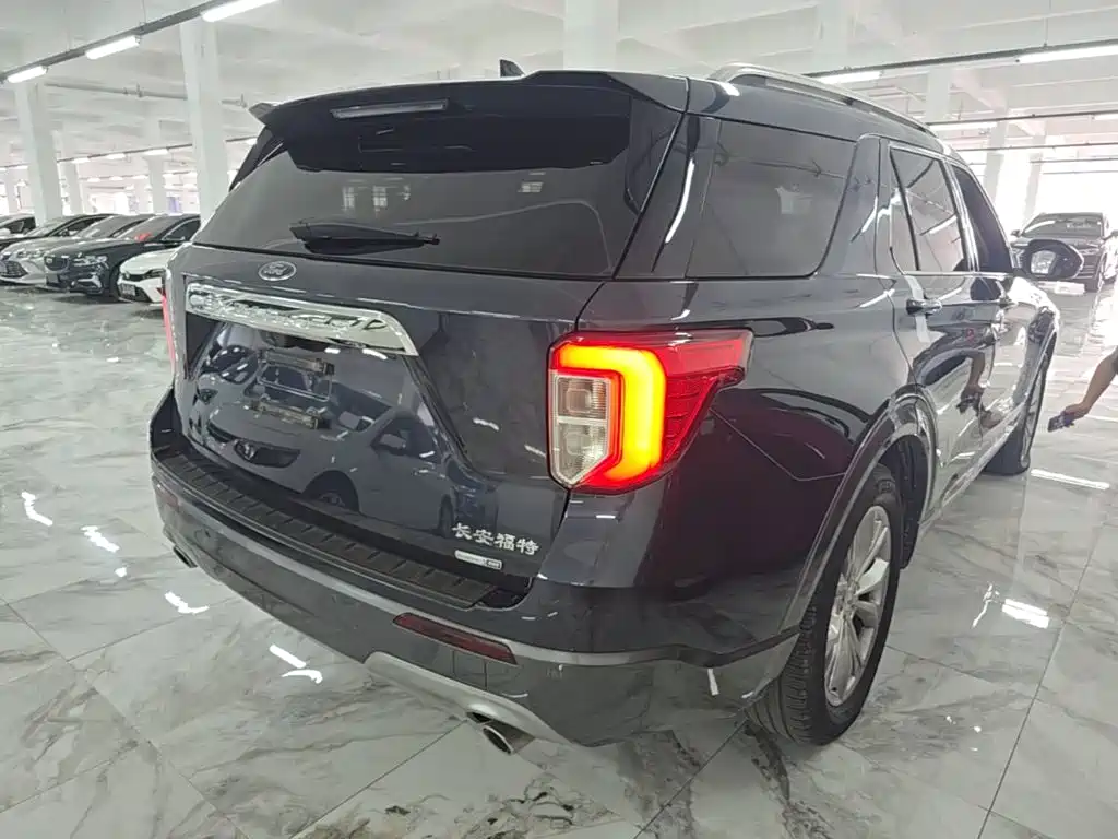 Фото 7 - Ford Explorer