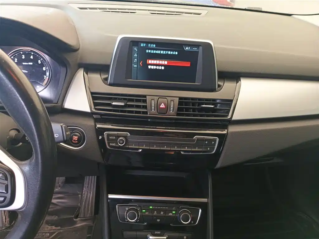 BMW 2 Series Gran Tourer 2019 220i Leading фото 9