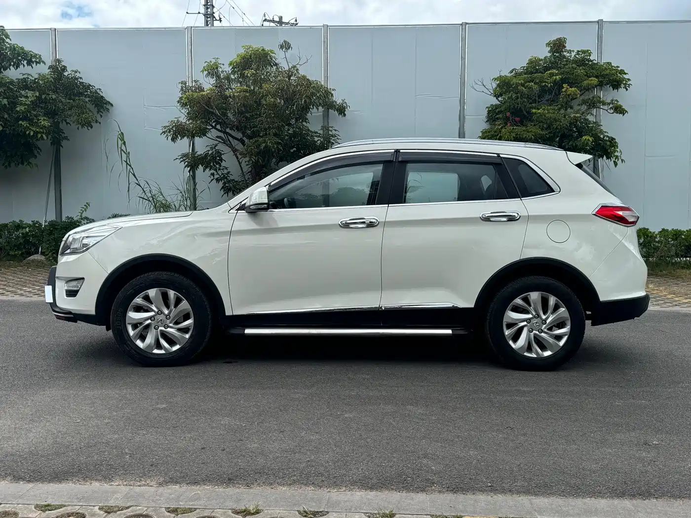 BAIC Weiwang S50 2016 2016 1.5T Manual LeDong Luxury