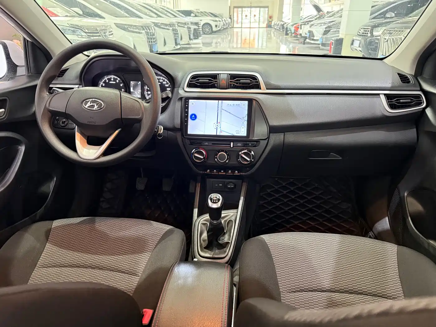 Hyundai Verna 2017 1.4L Manual Color Edition (China V) фото 11