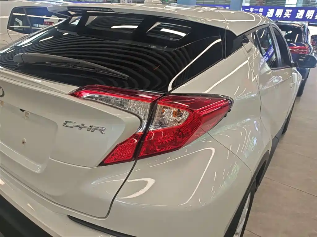 Toyota C-HR 2022 2.0L Leading Edition фото 8