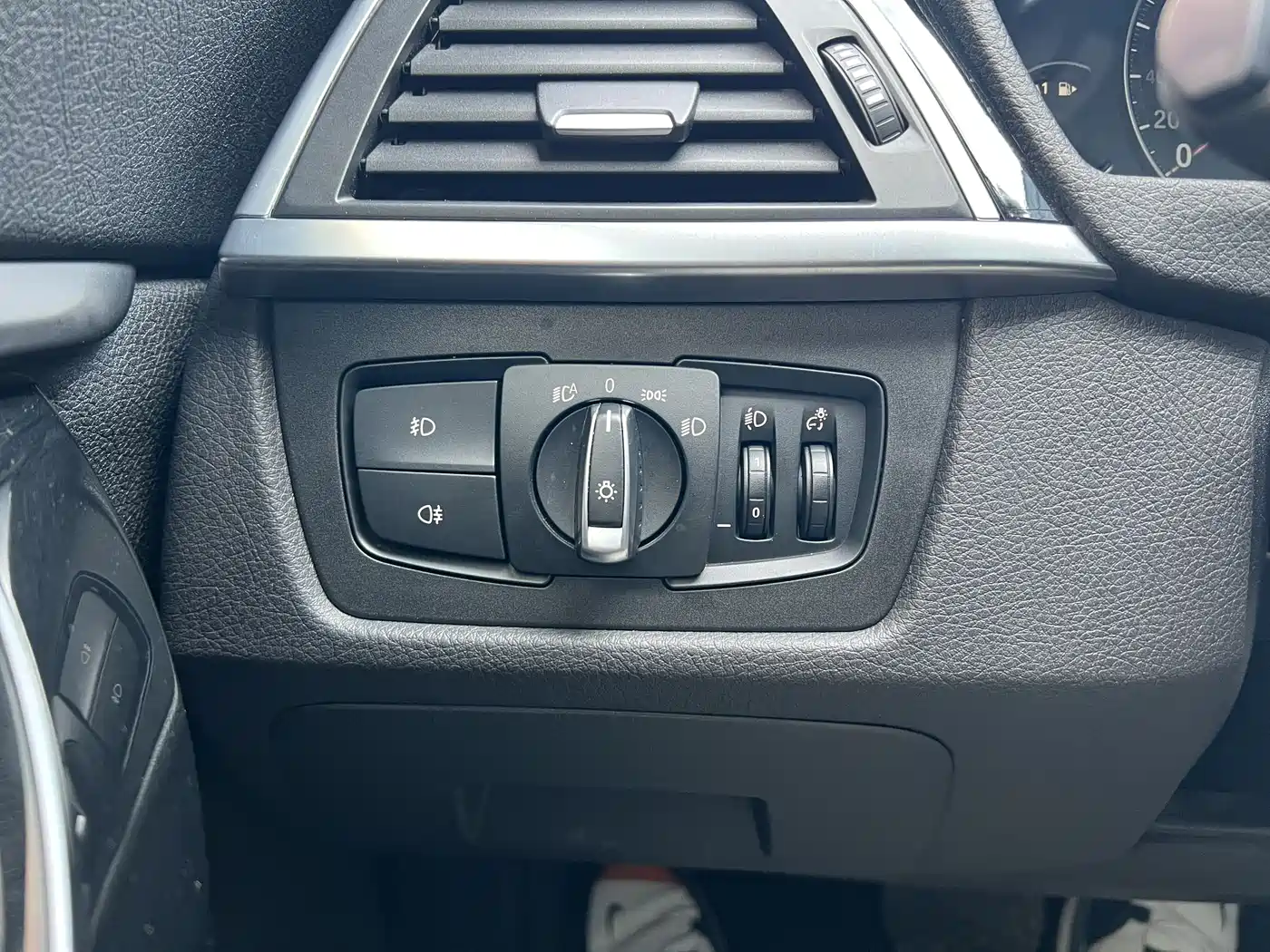 BMW 3 Series GT 2018 320i Luxury Design Package фото 26