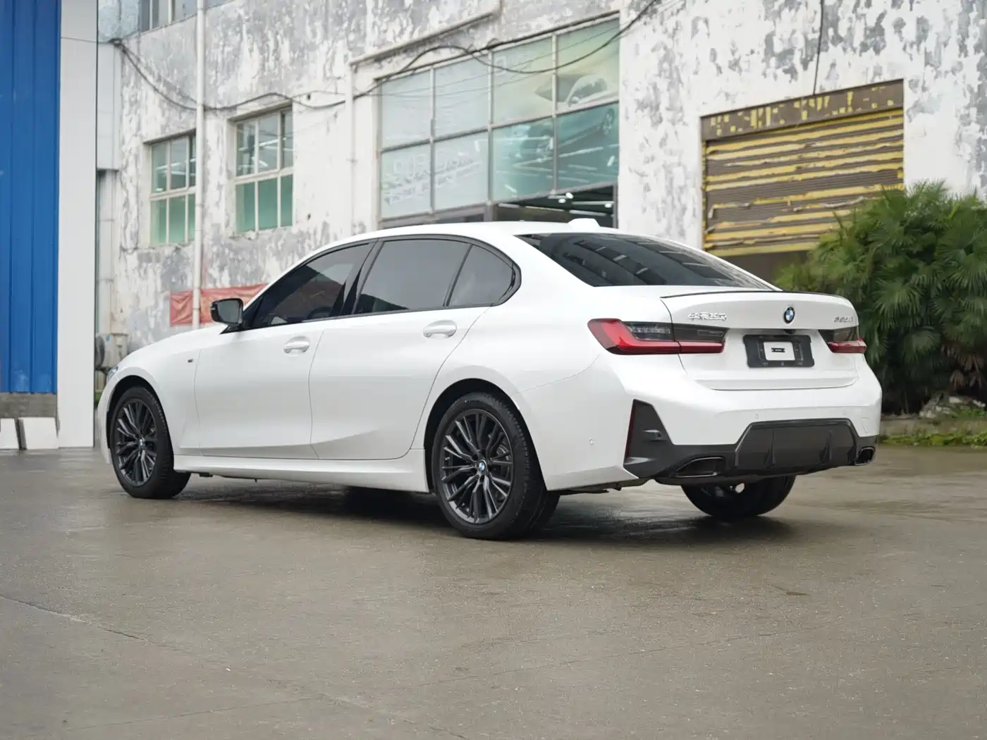 BMW 3 Series 2024 325Li M Sport Shadowline Package фото 7