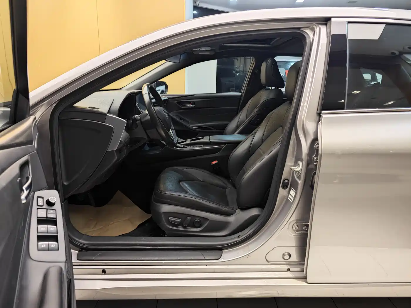 Toyota Avalon 2019 Hybrid 2.5L Luxury Edition China V фото 13