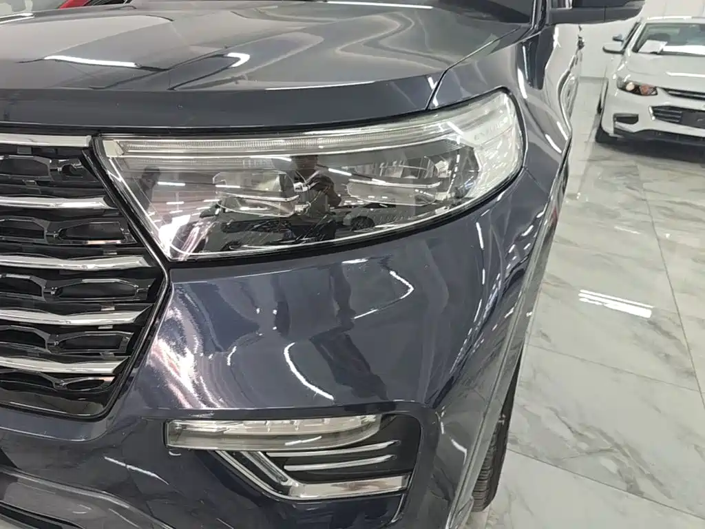 Фото 24 - Ford Explorer