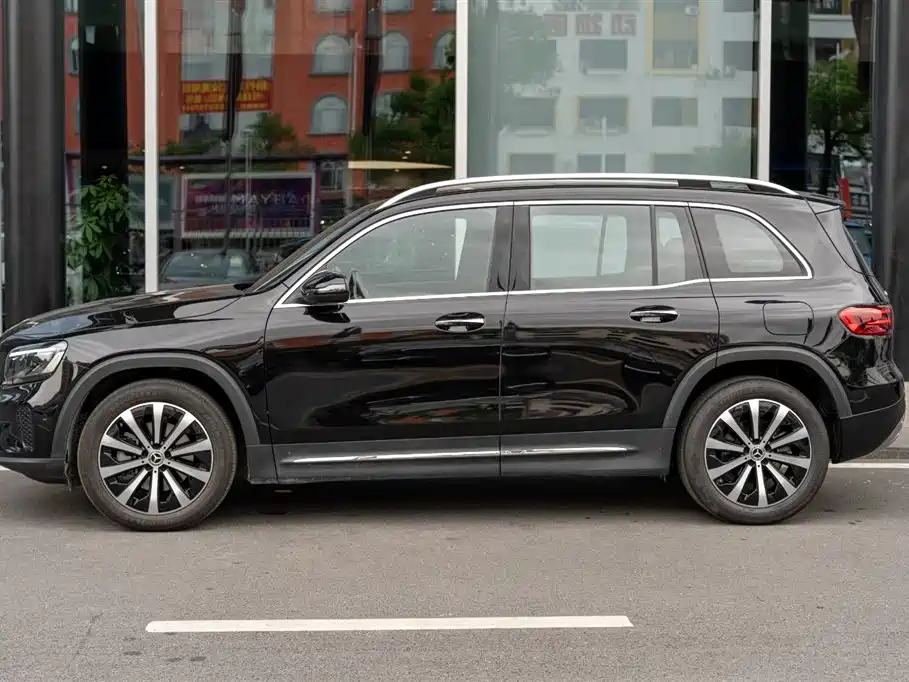 MERCEDES-BENZ GLB