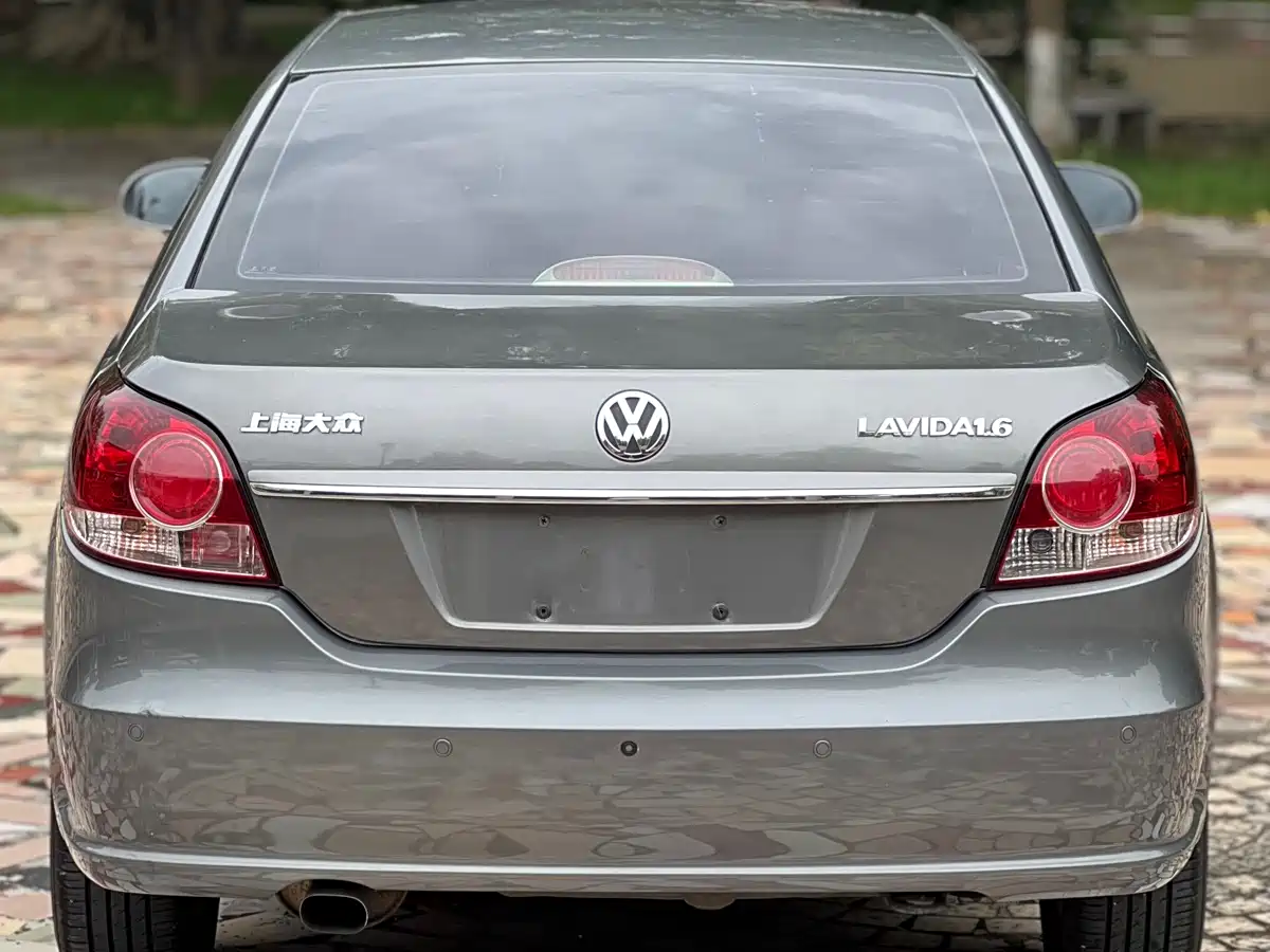 Volkswagen Lavida 2011 1.6L Automatic Pinya Edition фото 9