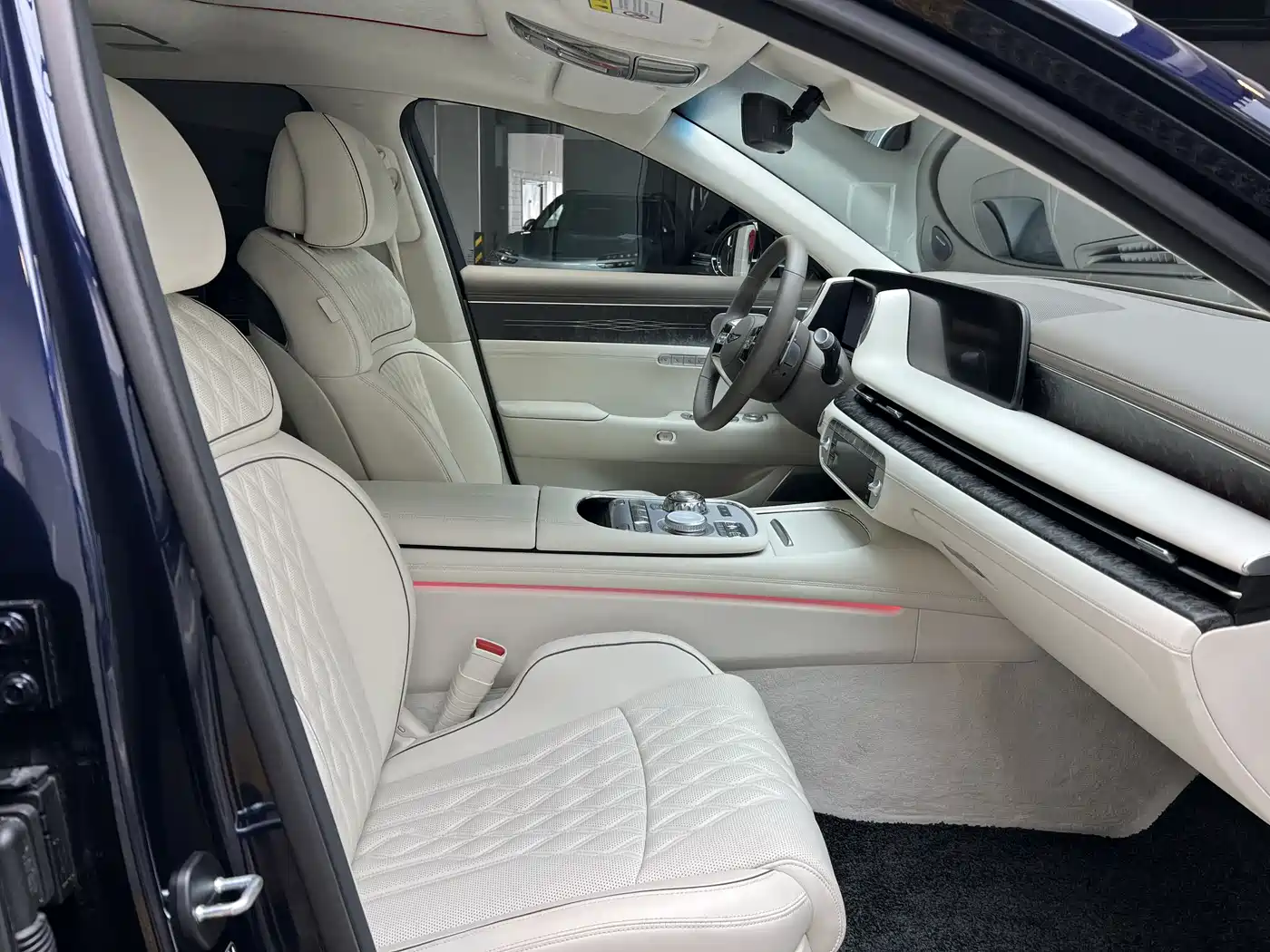 Genesis G90 2023 3.5T Executive Extended Version фото 10