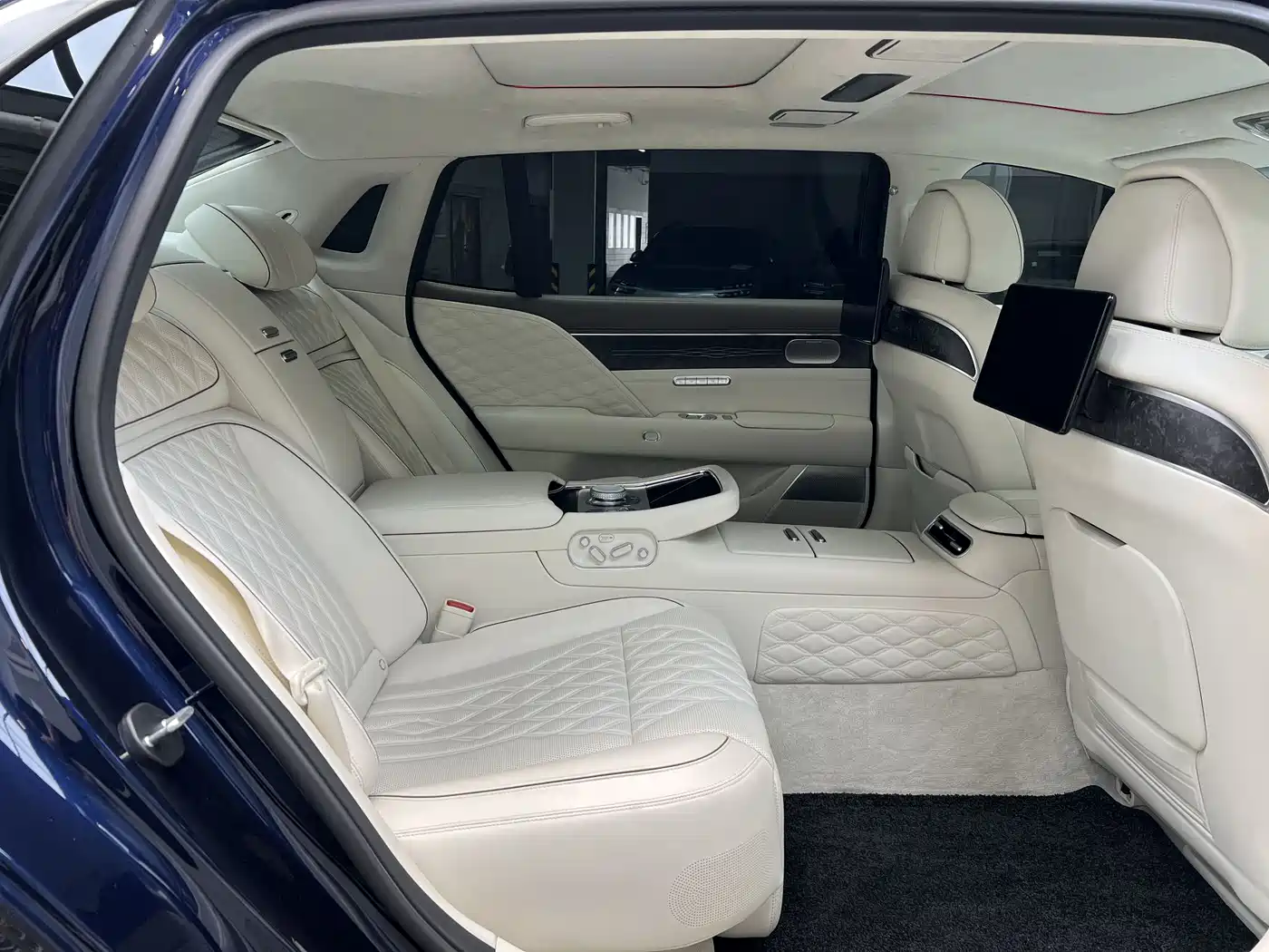 Genesis G90 2023 3.5T Executive Extended Version фото 11
