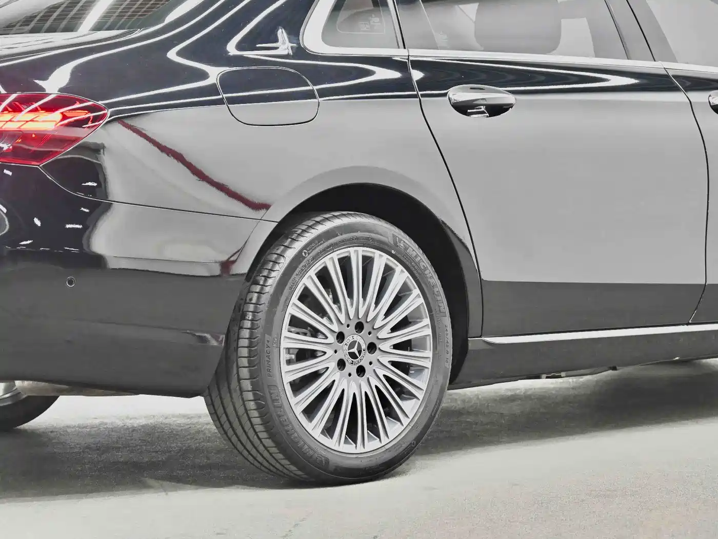 Mercedes-Benz E-Class 2022 E 300 L Luxury фото 11