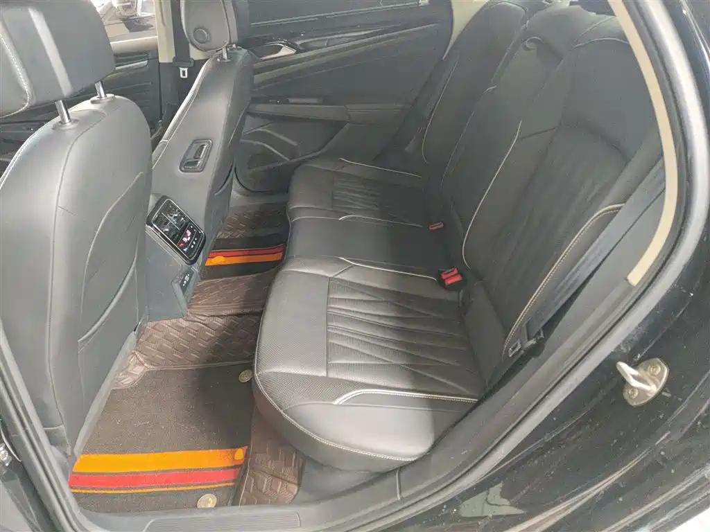 Volkswagen Passat 2022 330TSI Luxury Edition фото 17