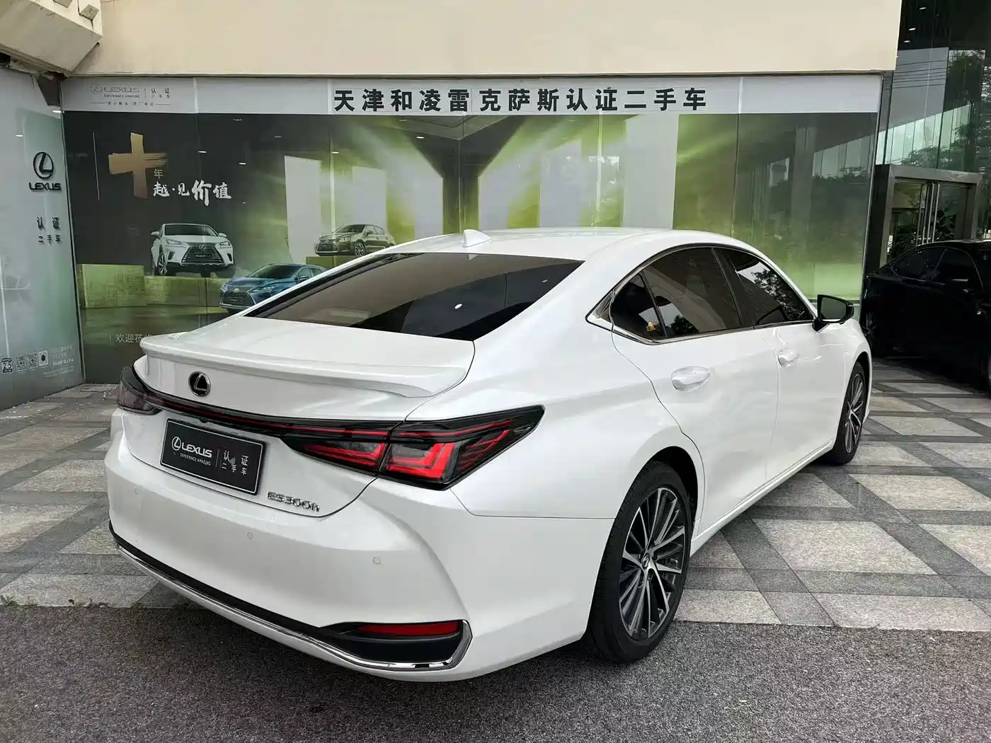 Фото 5 - Lexus ES