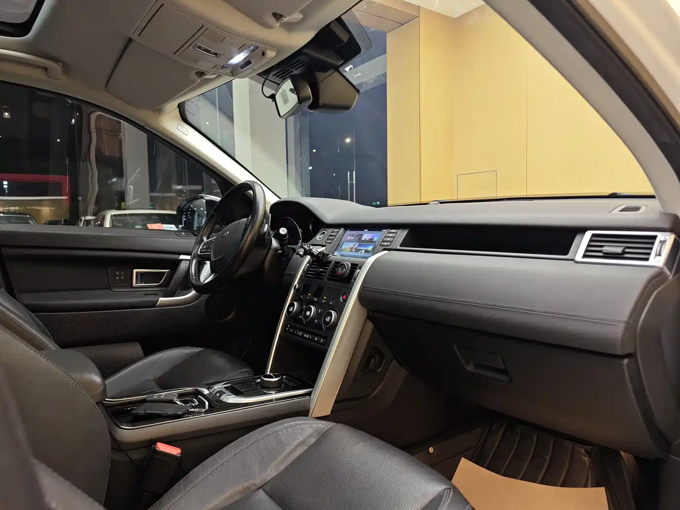 Land Rover Discovery Sport 2017 2.0T HSE фото 32